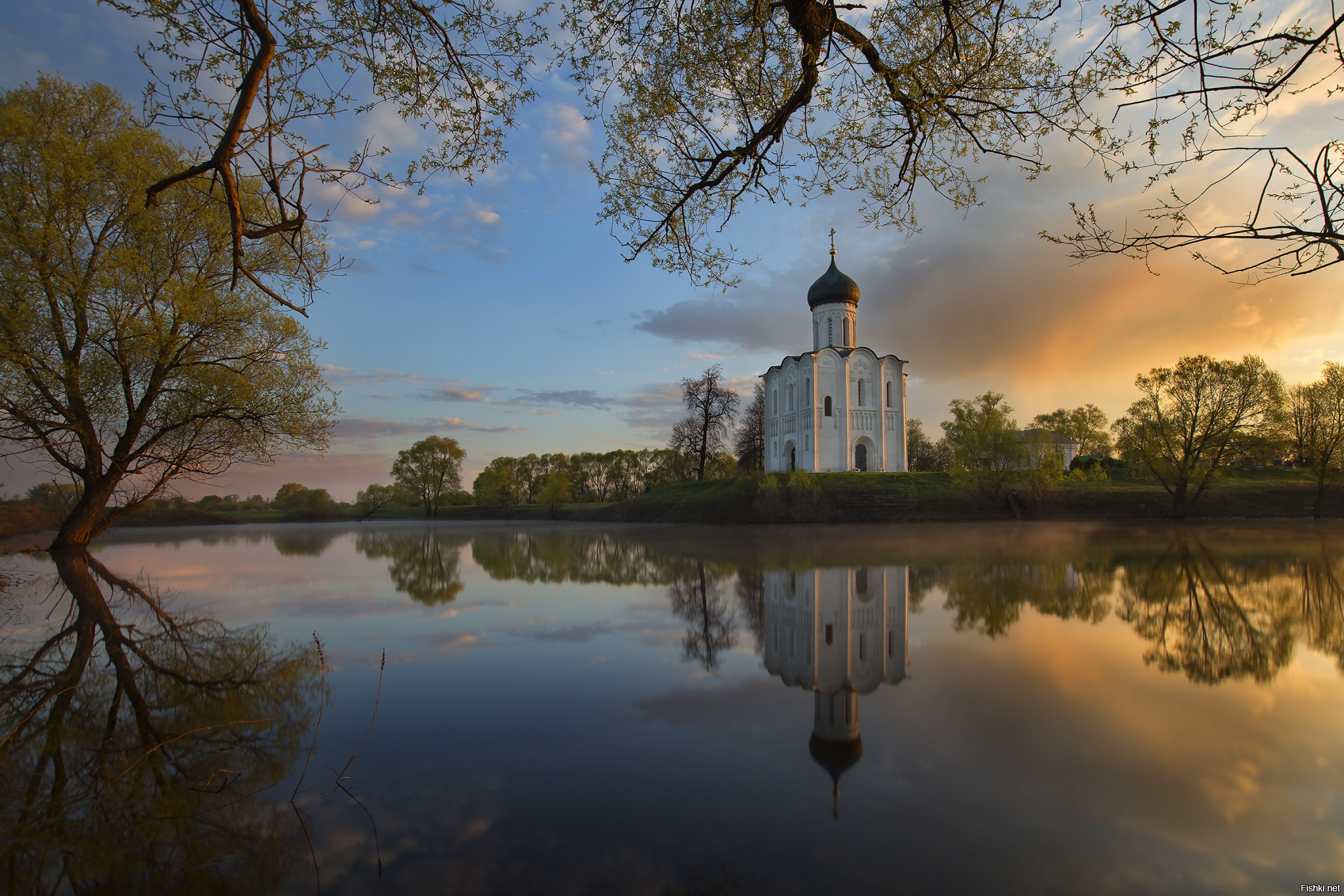 Храм Покрова на Нерли осень