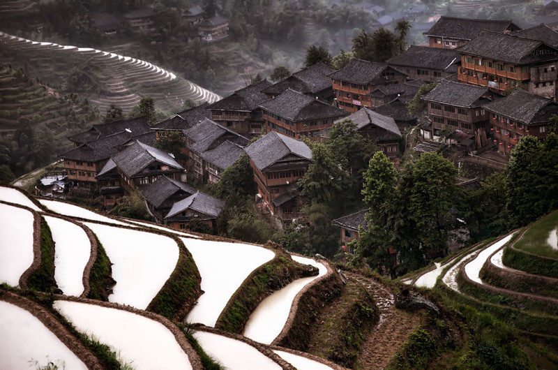 Рисовые террасы, один из поселков уезда Луншэн, Китай