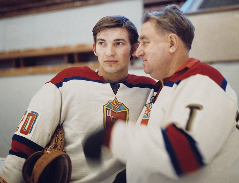 Владислав Третьяк и Анатолий Тарасов, 1972 г. (фото В. Будан, ТАСС)