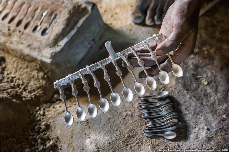 Алюминиевые изделия ремесленников Мадагаскара