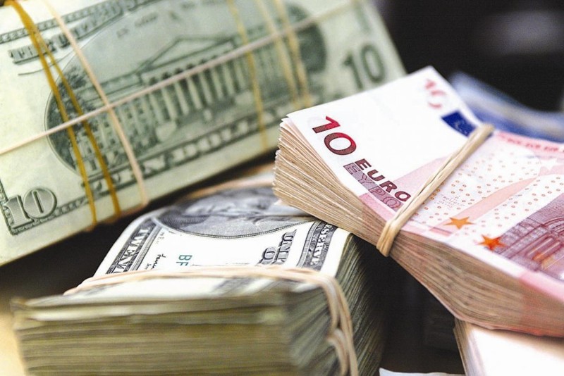 Доллар скоро догонит евро