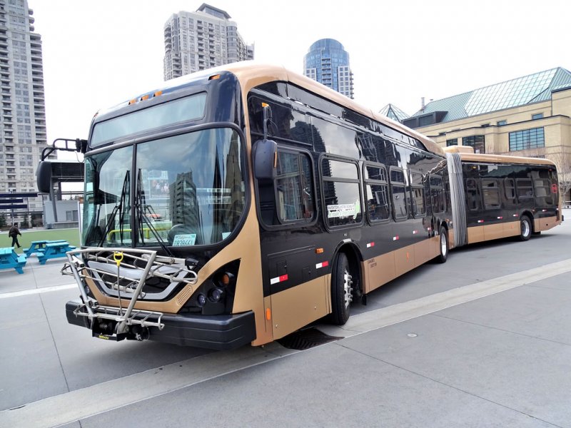 Фотографии 18-метрового сочлененного электробуса, произведенного компанией BYD.