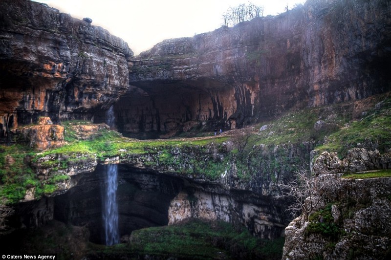Ливанское чудо природы: трехъярусный водопад 