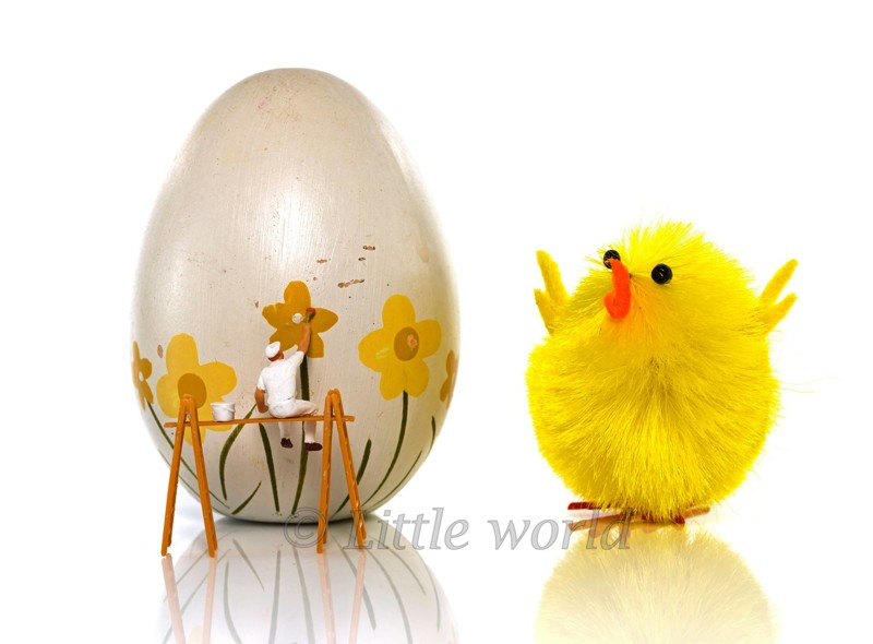 Пасхальное яйцо и цыпленок