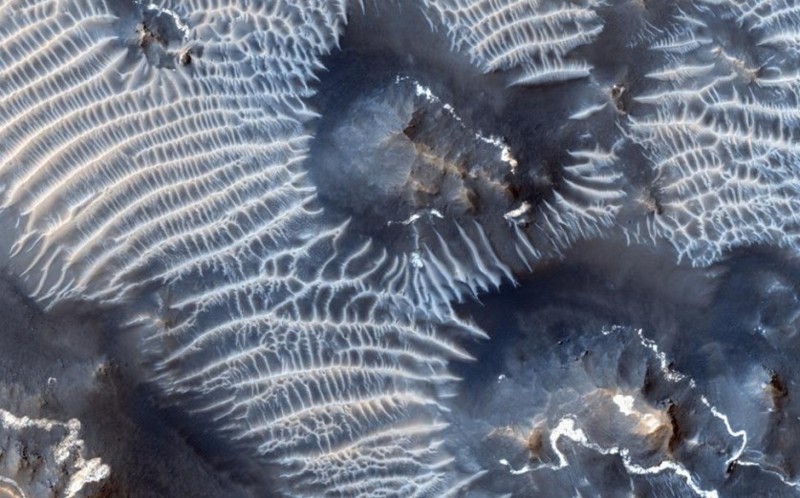 Ударный кратер на Марсе.  
