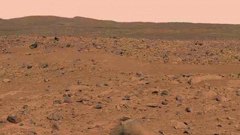 Песчаные дюны в северной части Марса под покровом из сухого льда.  