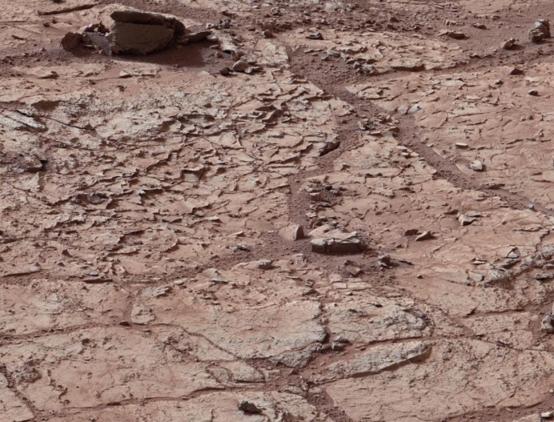Голубоватая точка в правой нижней части этого изображения – это марсоход «Curiosity».  