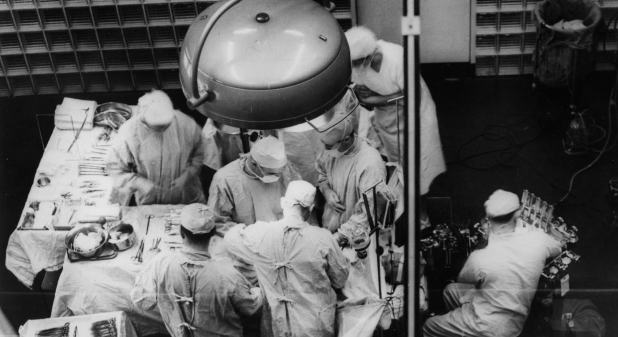 №5: Первая успешная операция по трансплантации органов была произведена в 1950-х