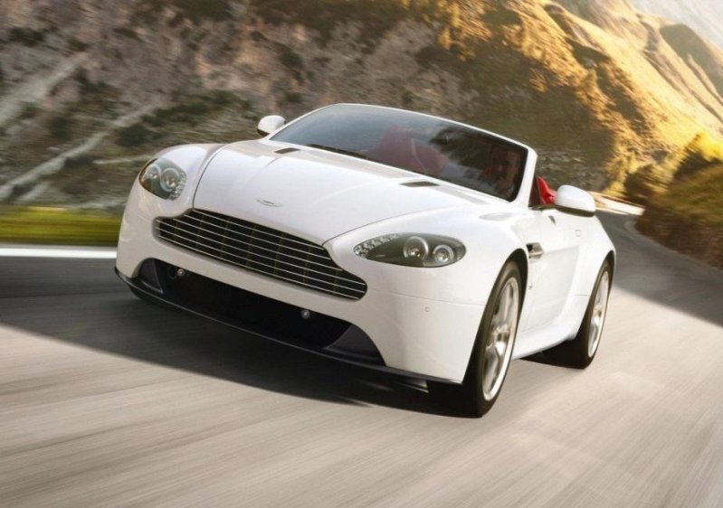 Звук выхлопных газов Aston Martin Vantage слышно на расстоянии 6 000 метров