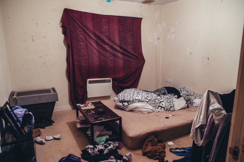 Беспорядок и брутальность: как выглядят квартиры холостяков в разных странах мира
