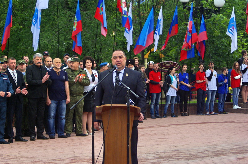 Открытие памятника в честь второй годовщины со дня основания Луганской Народной Республики.