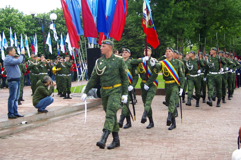 Открытие памятника в честь второй годовщины со дня основания Луганской Народной Республики.