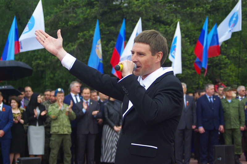 Открытие памятника в честь второй годовщины со дня основания Луганской Народной Республики.