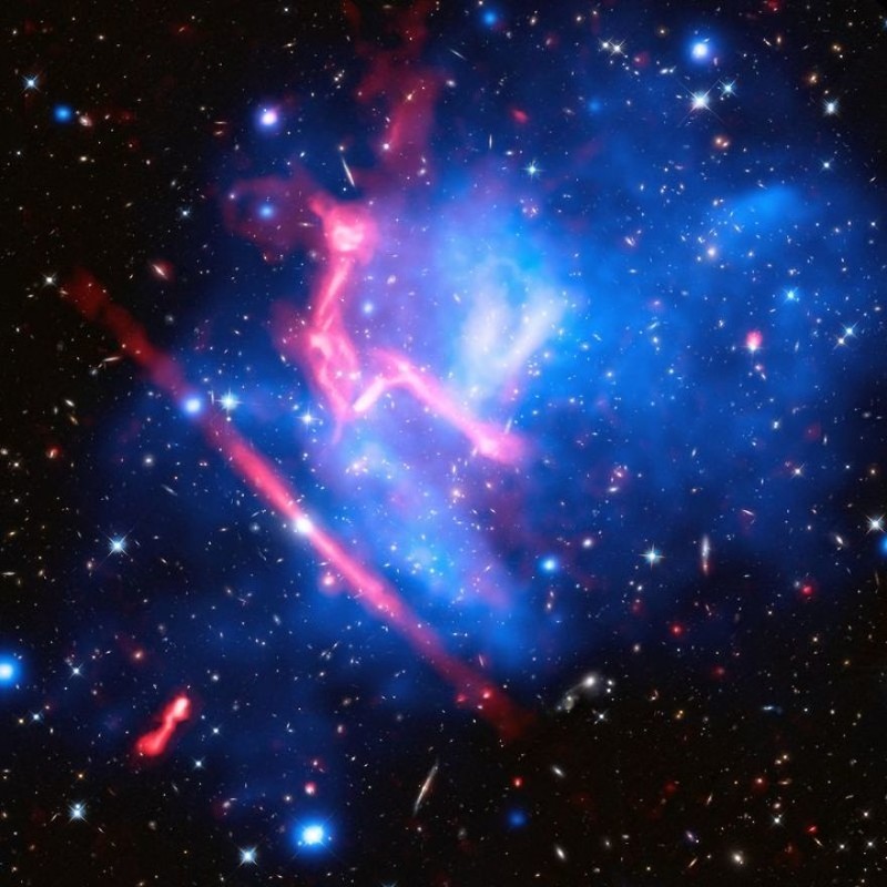 4. MACS J0717. Эта галактика находится на расстоянии 5,4 млрд световых лет в созвездии Возничий. 