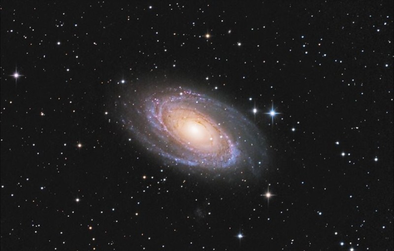 6. Галактика Боде, расположена в созвездии Большая Медведица на расстоянии приблизительно 11,7 млн световых лет от Земли 