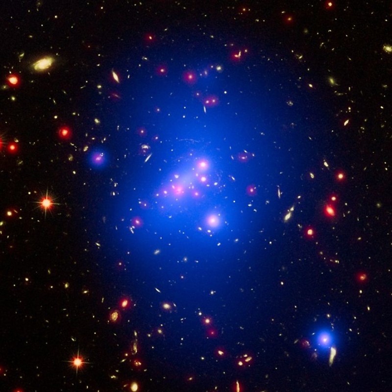 3. IDCS 1426. Эта галактика находится на расстоянии 10 млрд световых лет от Земли.