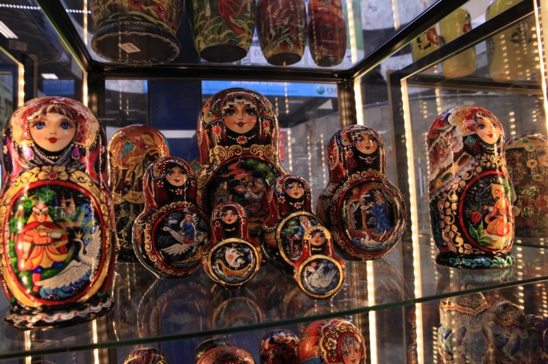 Какие сувениры покупают иностранцы в России