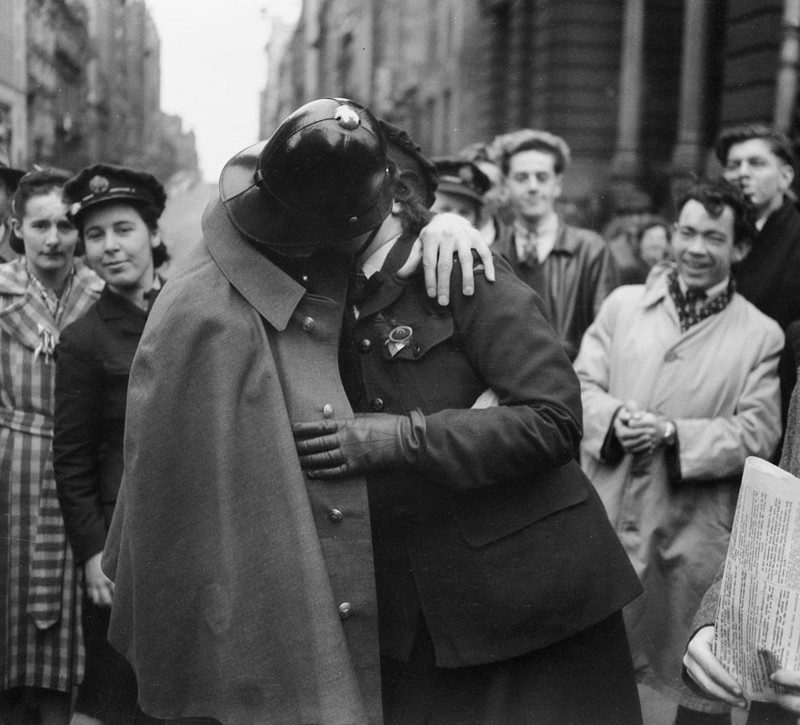 52. Поцелуй Победы, 1945 год