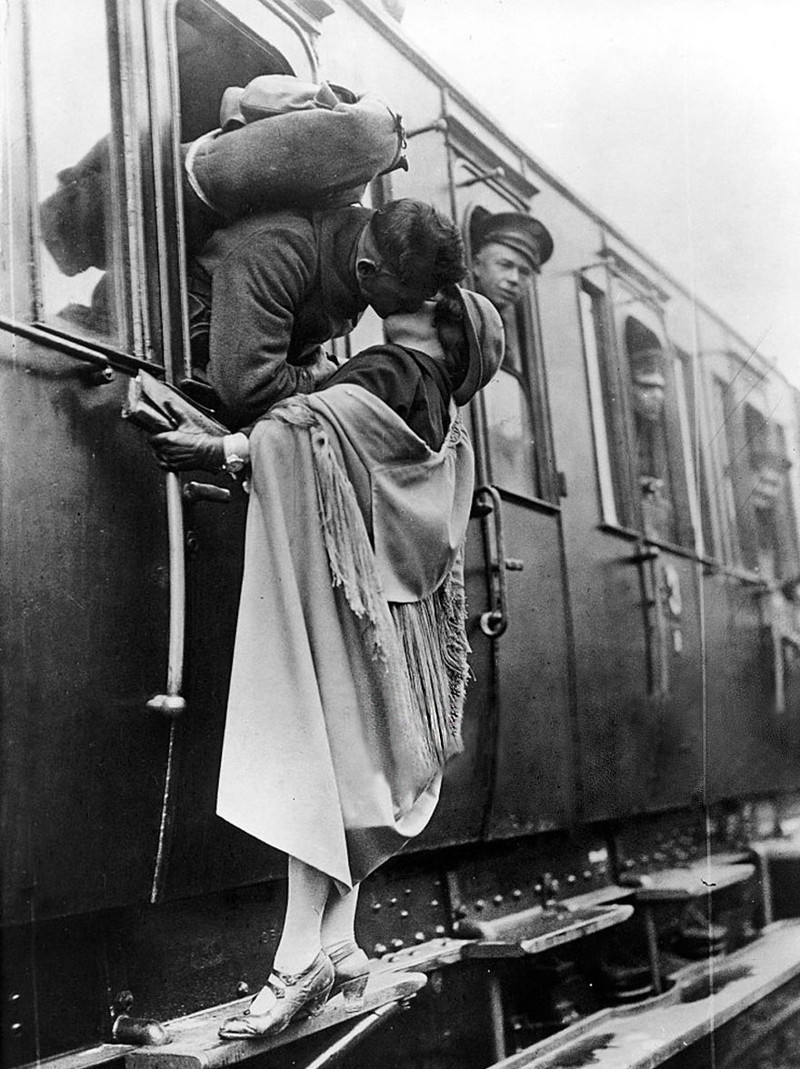 16. Американский солдат прощается с возлюбленной, 1922 год