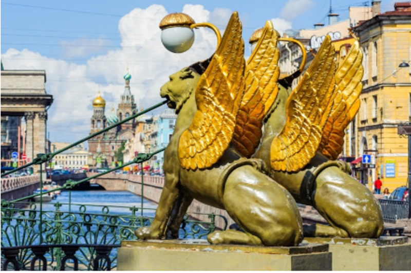 В Санкт-Петербурге насчитывается множество самых разнообразных скульптур львов.