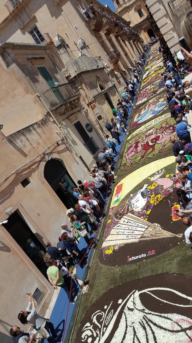 Фестиваль цветов в Ното, Сицилия
