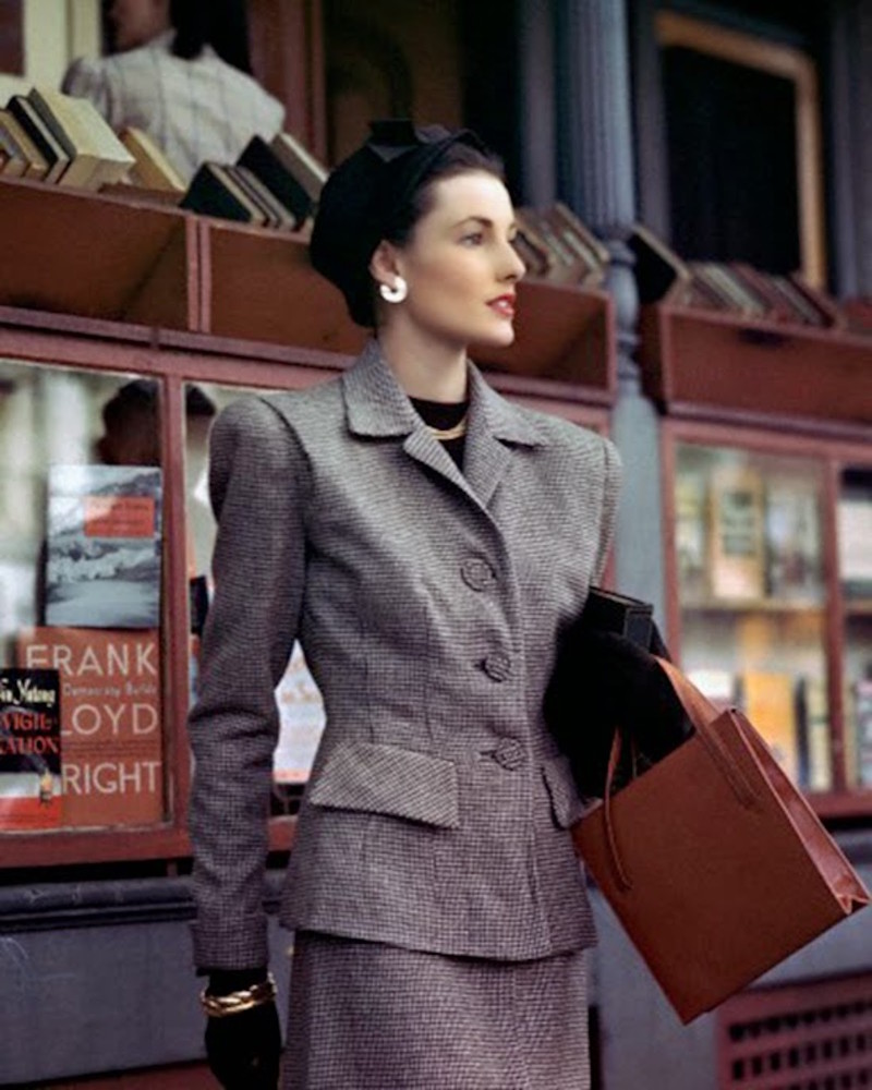 Женщины 1940 годов. Мода 40х Берлин. Англия 40-х годов мода. Мода Франции 40-х. Диор жакеты 40е.