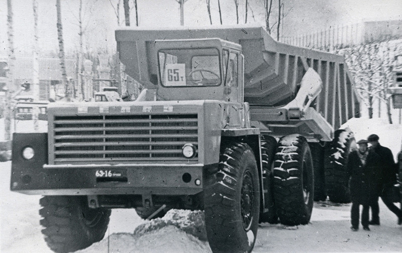 Серийный БелАЗ-548В-5272 грузоподъемностью 65 000 кг