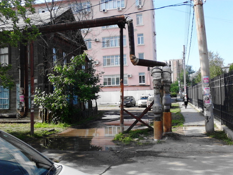 дальше по проходу к ул. Бабушкина / на фоне здания администрации Кировского р-на