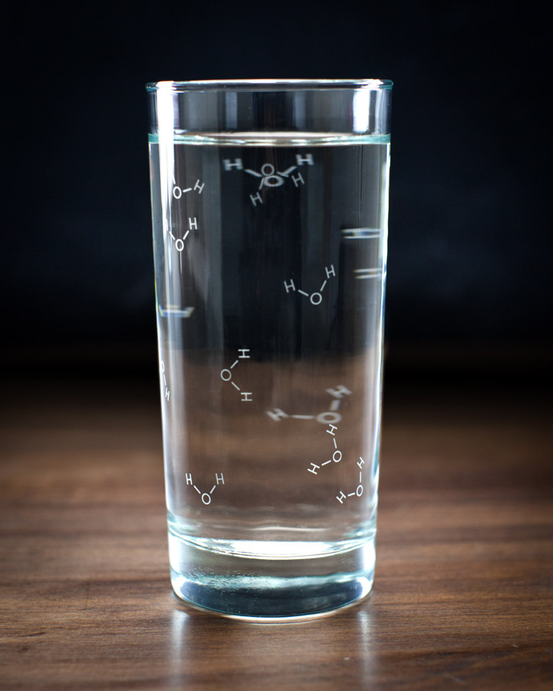 Фото воды в стакане красивое