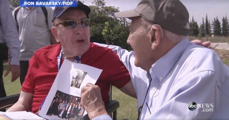 Ветеран Второй мировой войны встретился с мужчиной, которого 71 год назад спас из концлагеря