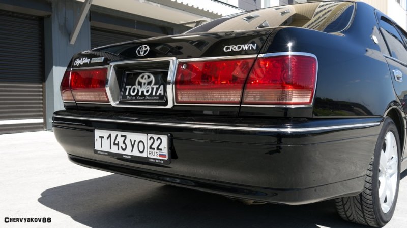 Toyota Crown 3.0 Royal Saloon Mild Hybrid - Обгоняя время