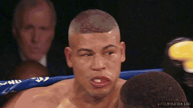 Лицо боксера при ударе в замедленной съемке