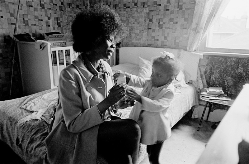 28. Лондон, 1972. Мать-одиночка живет в комнате в Ноттинг-Хилл.