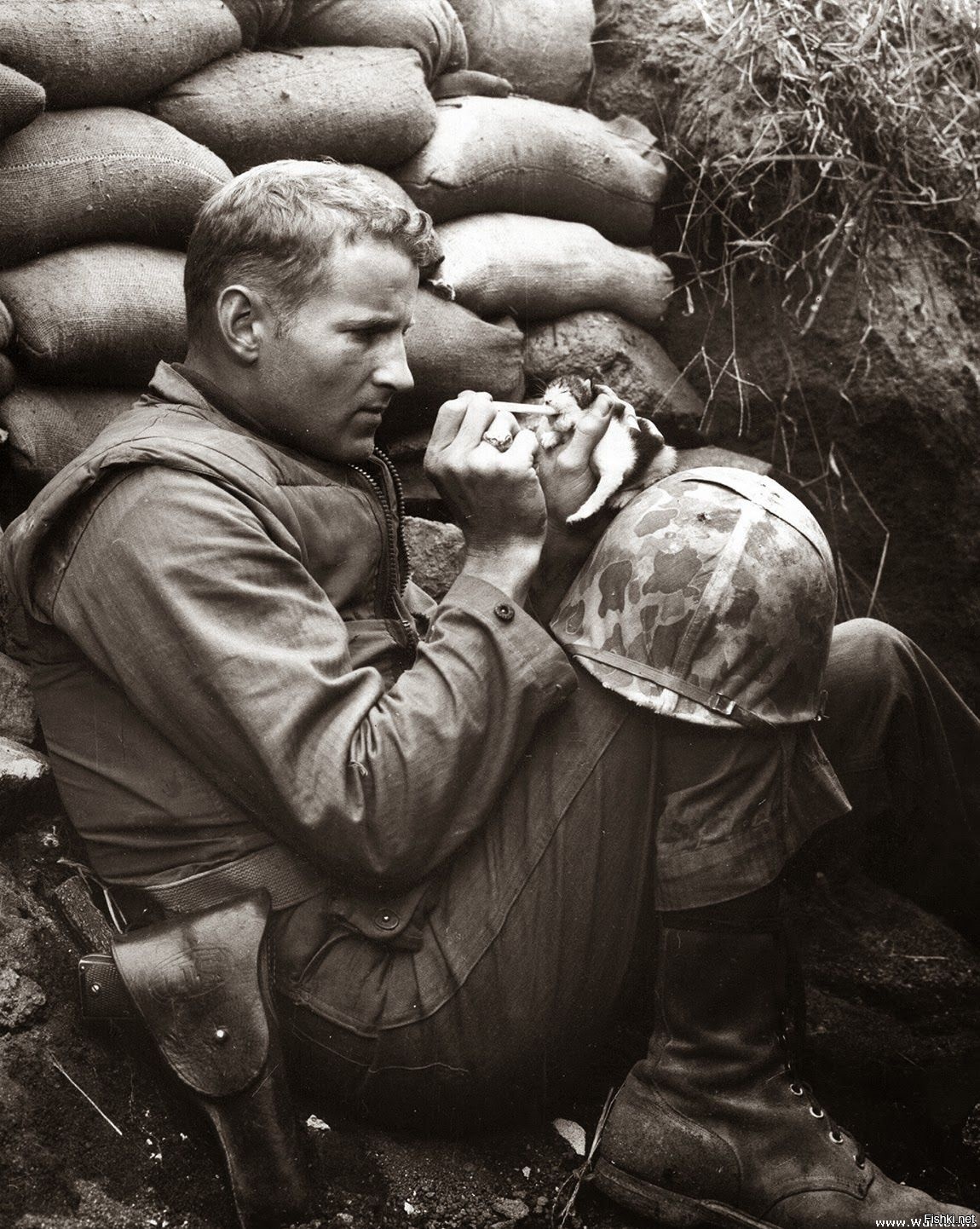 Фото солдат вов сидит