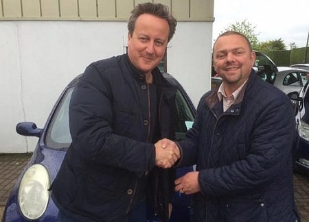 Британский премьер подарил жене подержанный Nissan Micra за $2 тысячи