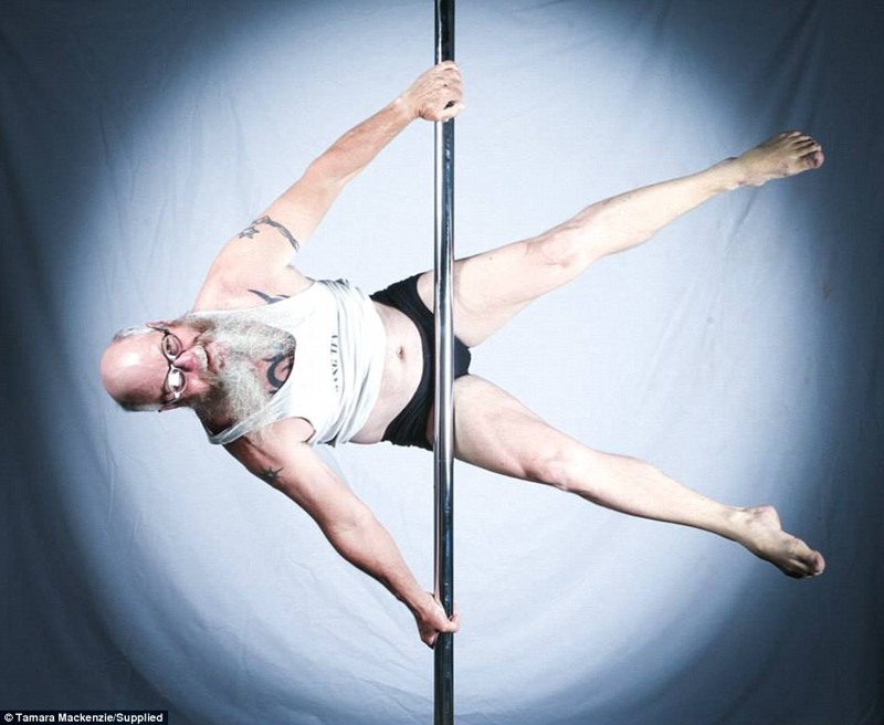 Знакомьтесь - Аллан Рейникка, 55-летний бородатый мужик, обожающий танцевать на пилоне