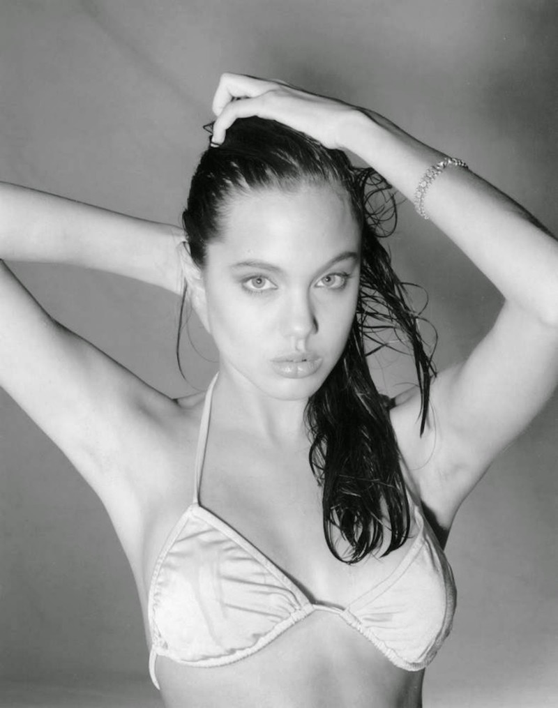 Анджелина Джоли, первые фотосессии