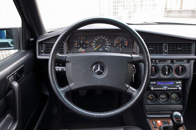 Mercedes-Benz 190E Evolution II выставлен на eBay