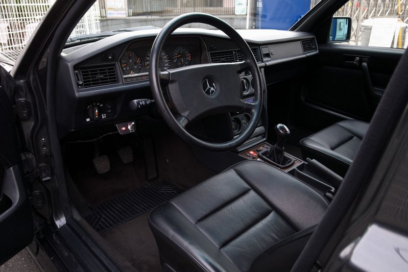 Mercedes-Benz 190E Evolution II выставлен на eBay