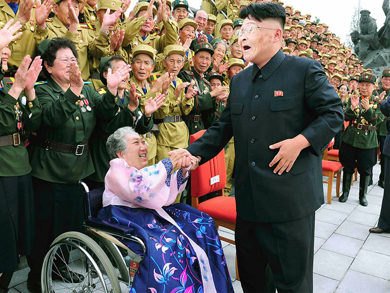 Смена лиц набирает популярность сети вместе с фотожабой Ким Чен Ына