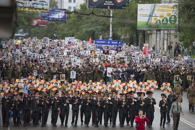 Невиданное по масштабу шествие в Бишкеке — кадры с акции "Бессмертный полк" 