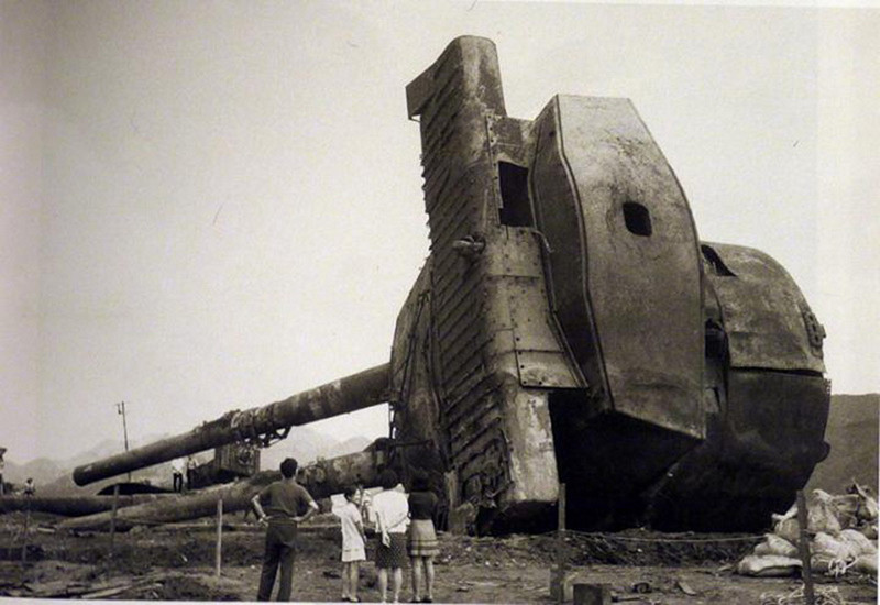 Башня затонувшего линкора "Мутсу", поднятая на поверхность