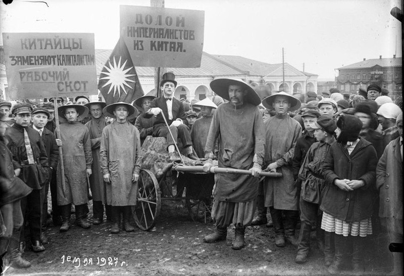 Митинг советских граждан в поддержку китайских коммунистов. 1927 год. 