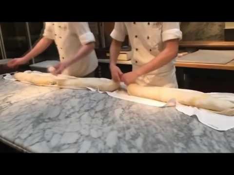 Как делают яблочный штрудель в ресторане