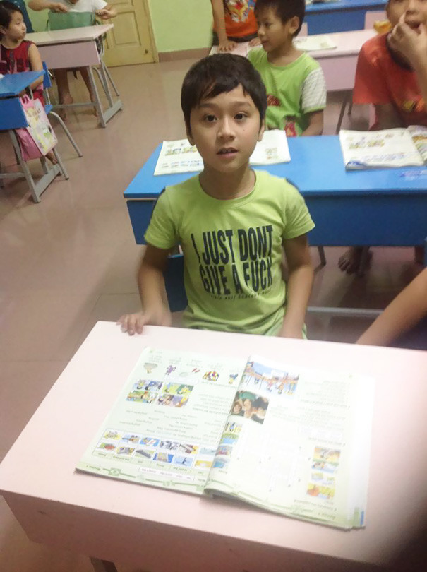 Вьетнамский мальчик на уроке английского