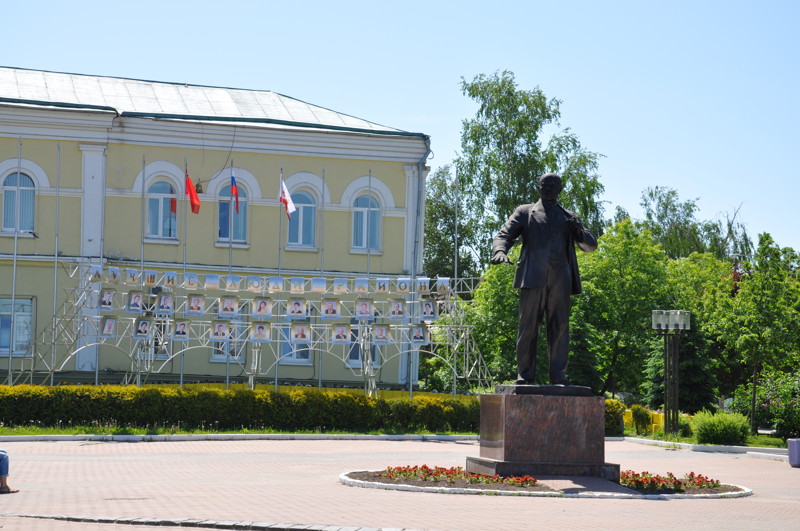 В.И.Ленин на Центральной площади г.Дмитров