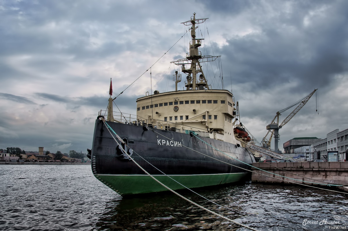 Ела судно. Ледокол Красин в Санкт-Петербурге. Корабль ледокол Красин. Ледокол Красин музей. Легендарный ледокол Красин.