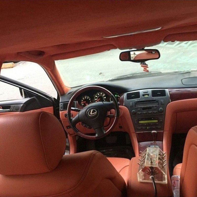Арабский Lexus ES350 на безумной подвеске