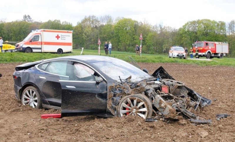 Компания Tesla подчеркивает, что безопасность является главным приоритетом.