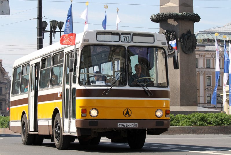 Петербургский парад ретро-транспорта 2016